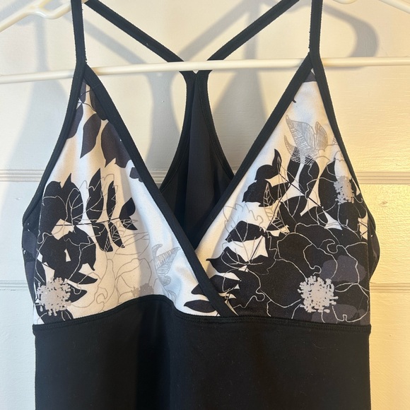 Lululemon Black and White Floral tank top - Picture 3 of 5
